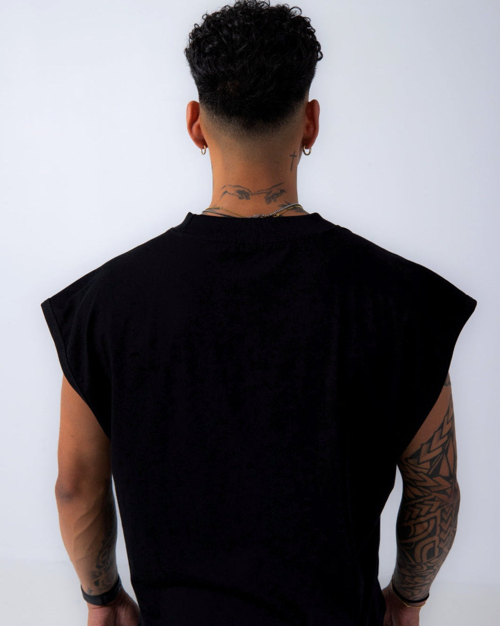 SLEEVELESS TOP - BLACK