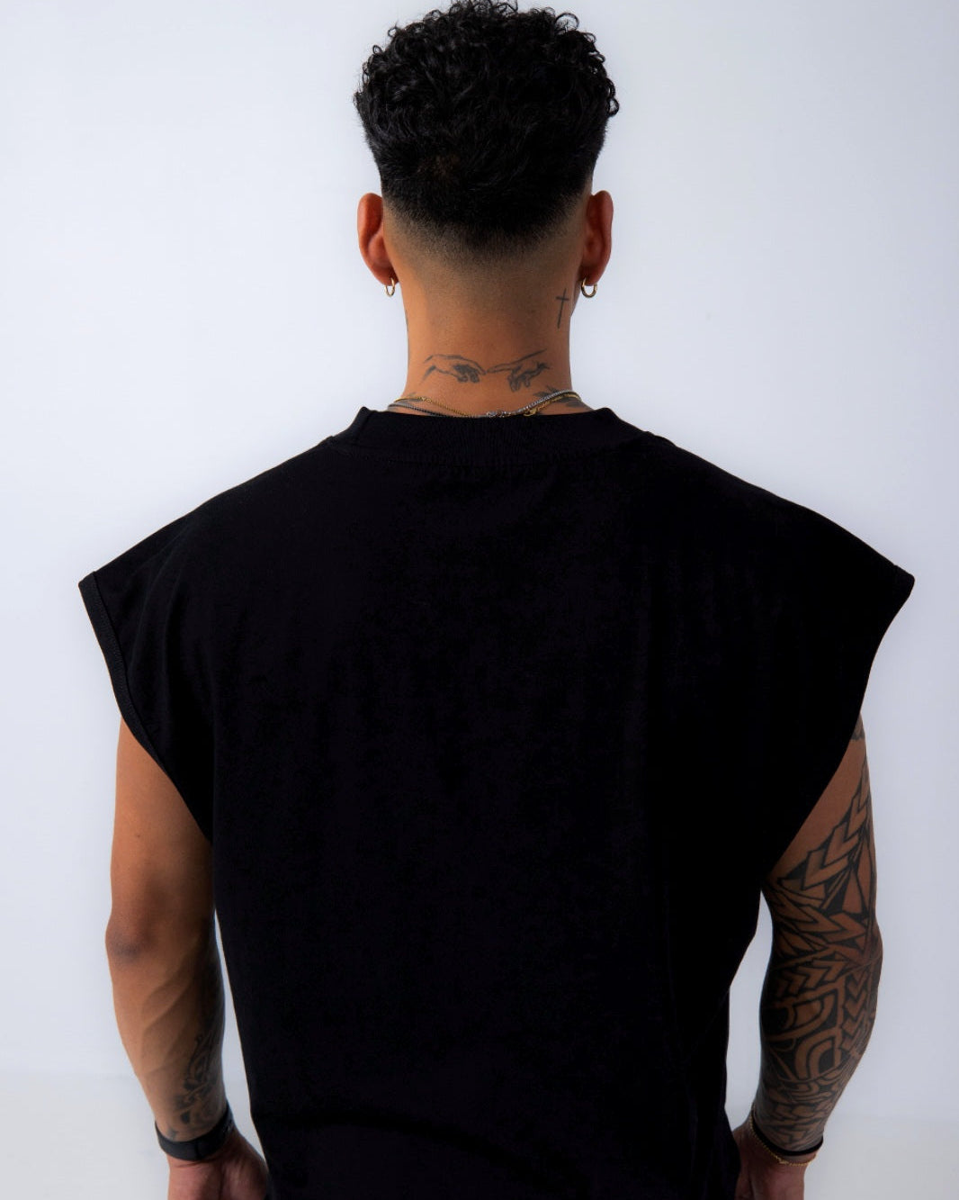SLEEVELESS TOP - BLACK